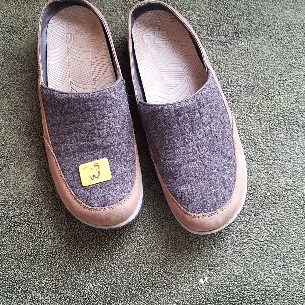 Chaco Womens S 7.5 Wool Clog EUC